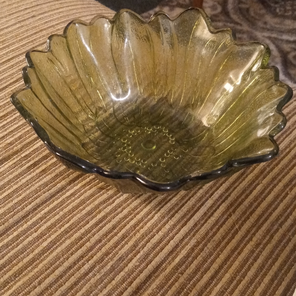 Vintage Green Glass Sunflower Bowl